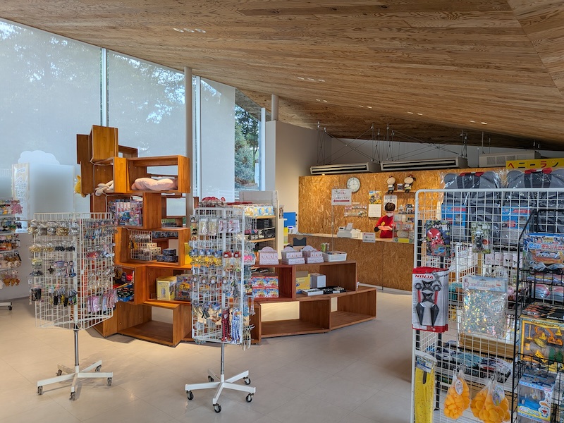 八木山ベニーランド ベニーショップ店内