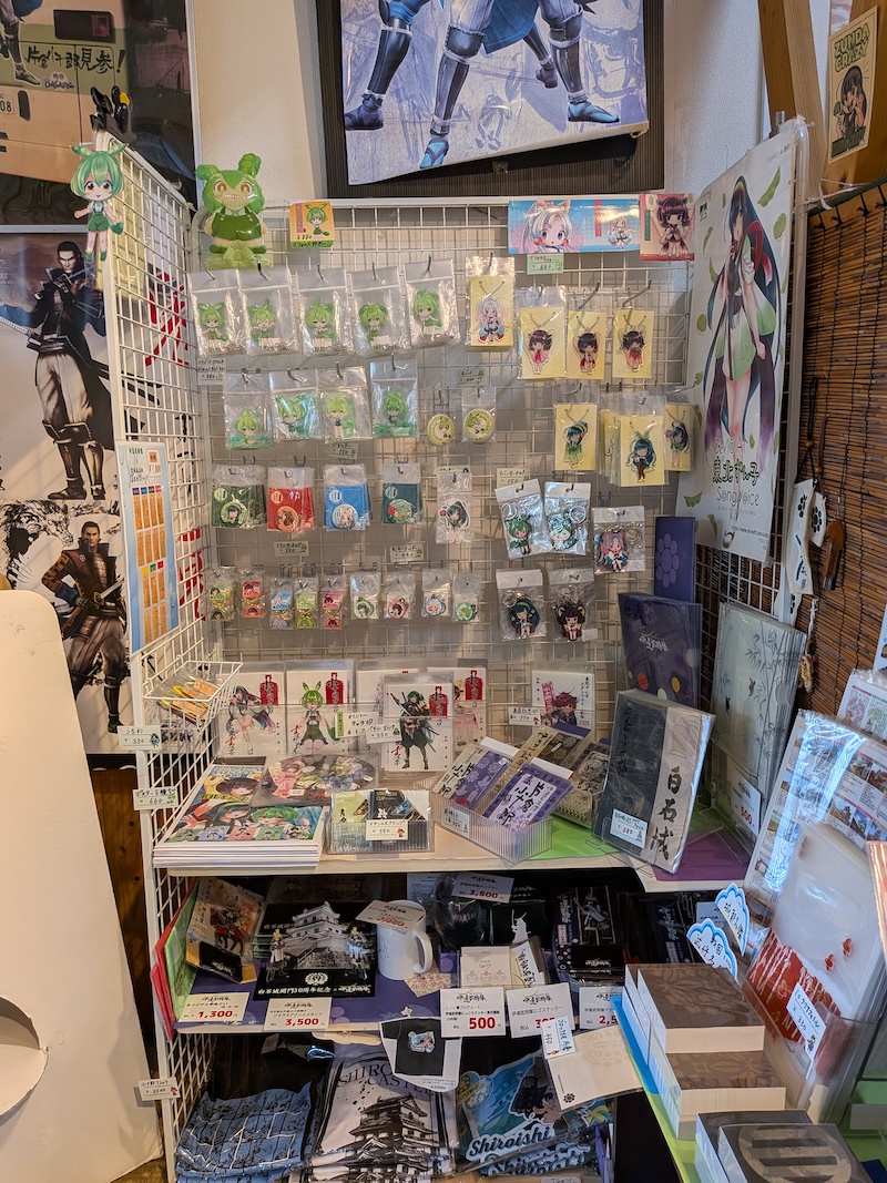 木の梁が見える店内